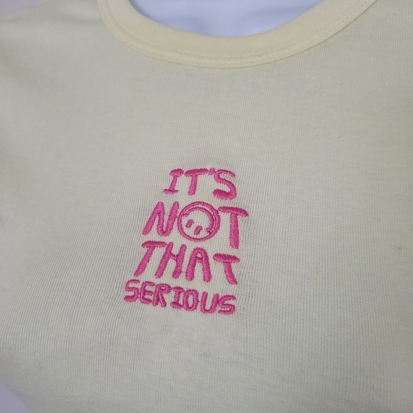 Rue21 XS Pale Yellow Short Sleeve Baby Tee T-shirt Pink Embroidered Graphic Y2K - Picture 5 of 6